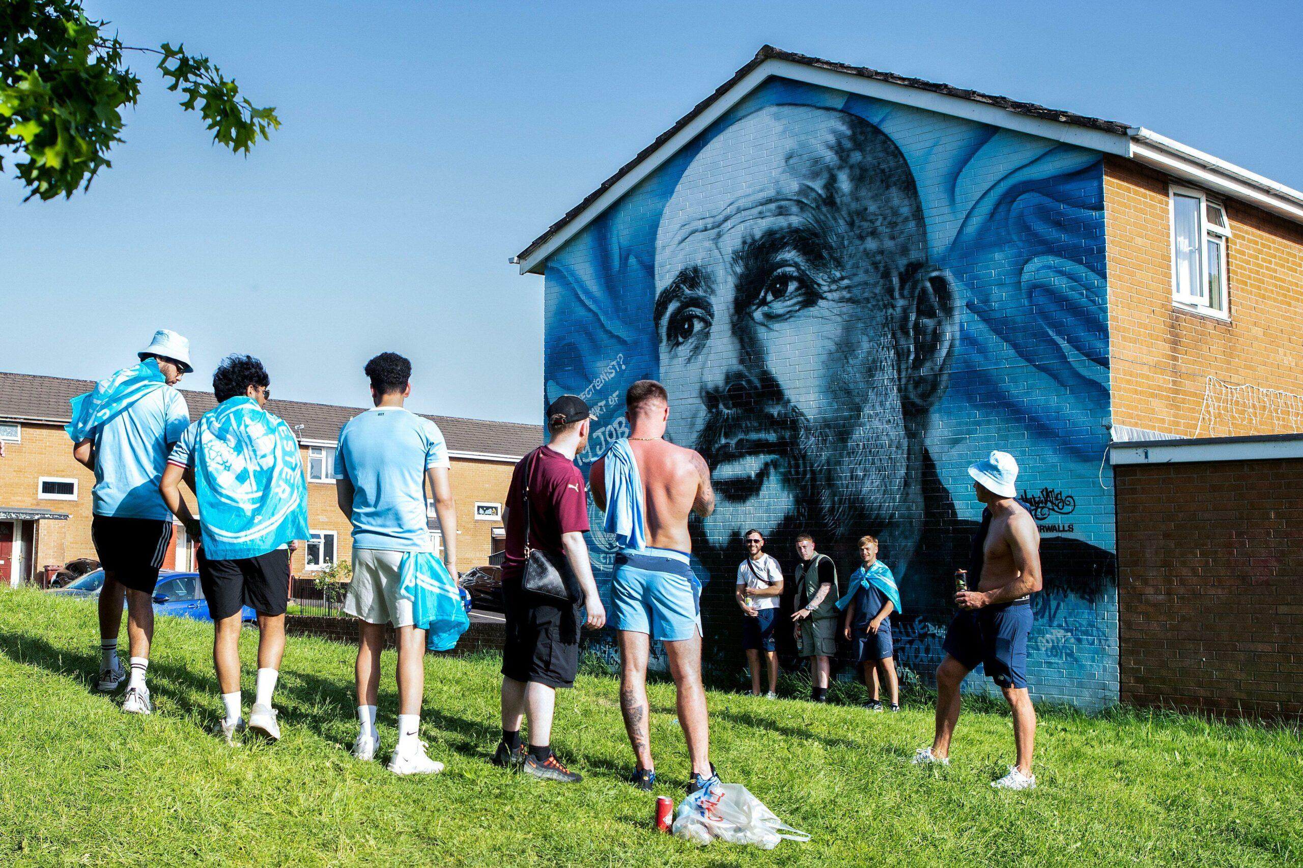 Découvrez comment les entraîneurs espagnols, tels que Guardiola et Emery, dominent l'Europe et dictent les tendances du football.