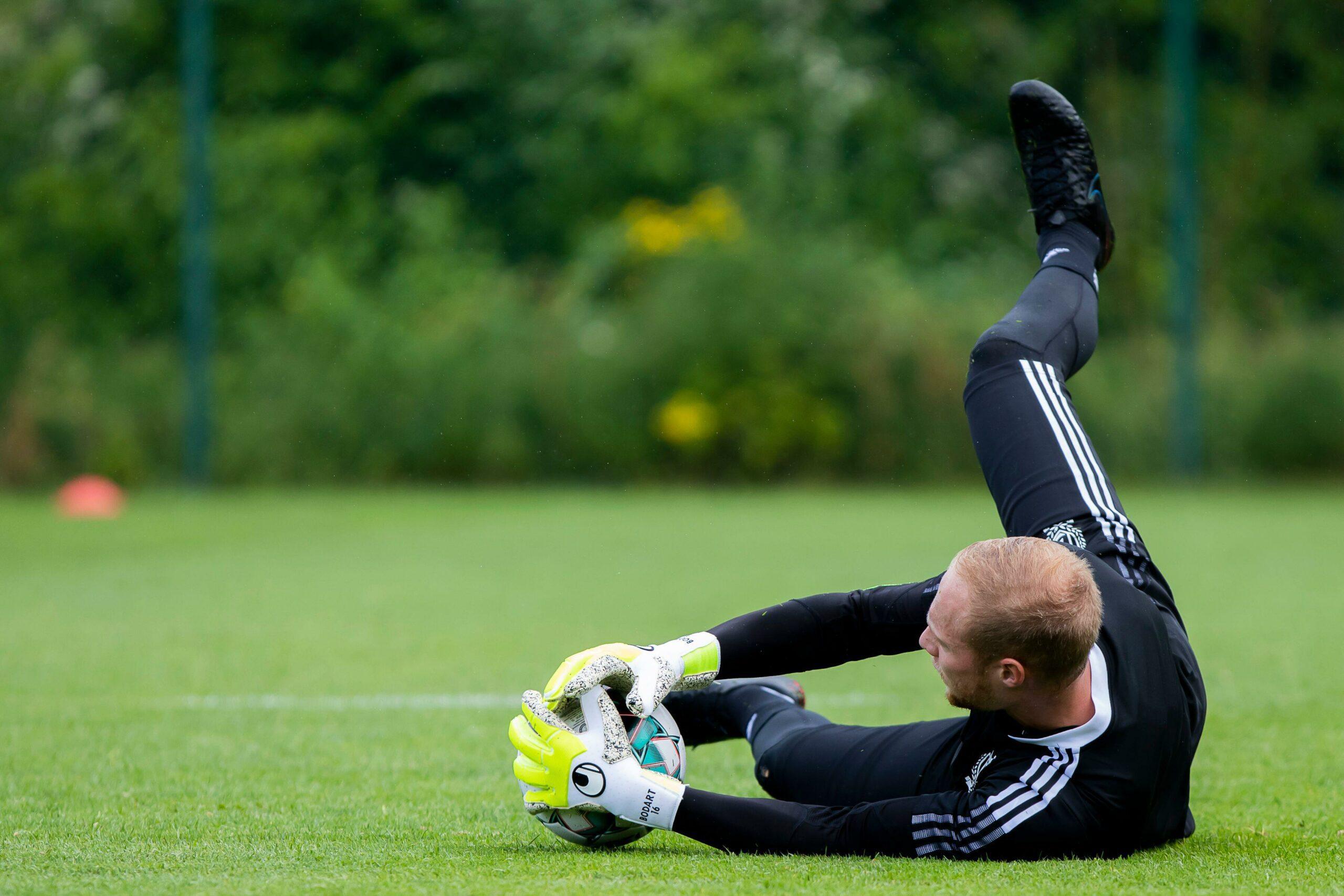 Ontdek het verhaal van Arnaud Bodart, icoon van Standard, en zijn carrière van bijna 20 jaar. Legende of niet?