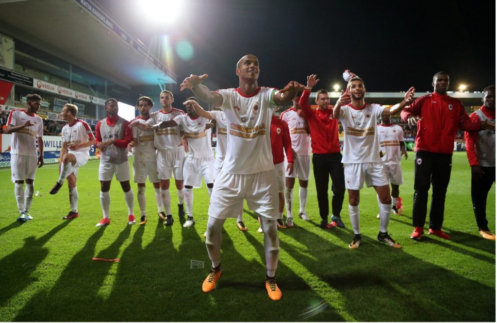 Les joueurs de l'Antwerp célèbrent après leur match contre le KV Mechelen
