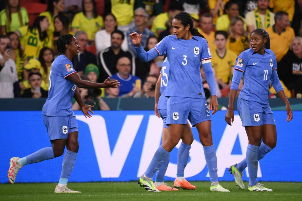 Célébration du but de Wendie Renard lors du match France vs Brésil, Coupe du Monde féminine de football 2023.